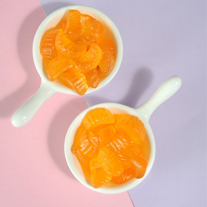 Il sapore arancio scherza i dolci gommosi del vegano halal a forma di frutta gommosa delle vitamine